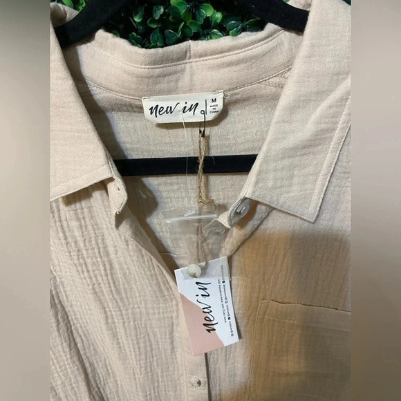 New In | Reagan Button Up Top - Size Medium - Picture 3 of 9